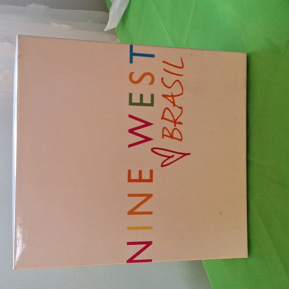 Nine west Brasil,size 8, orange with design